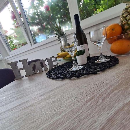 Apartmani Lovre I Zara Exterior foto