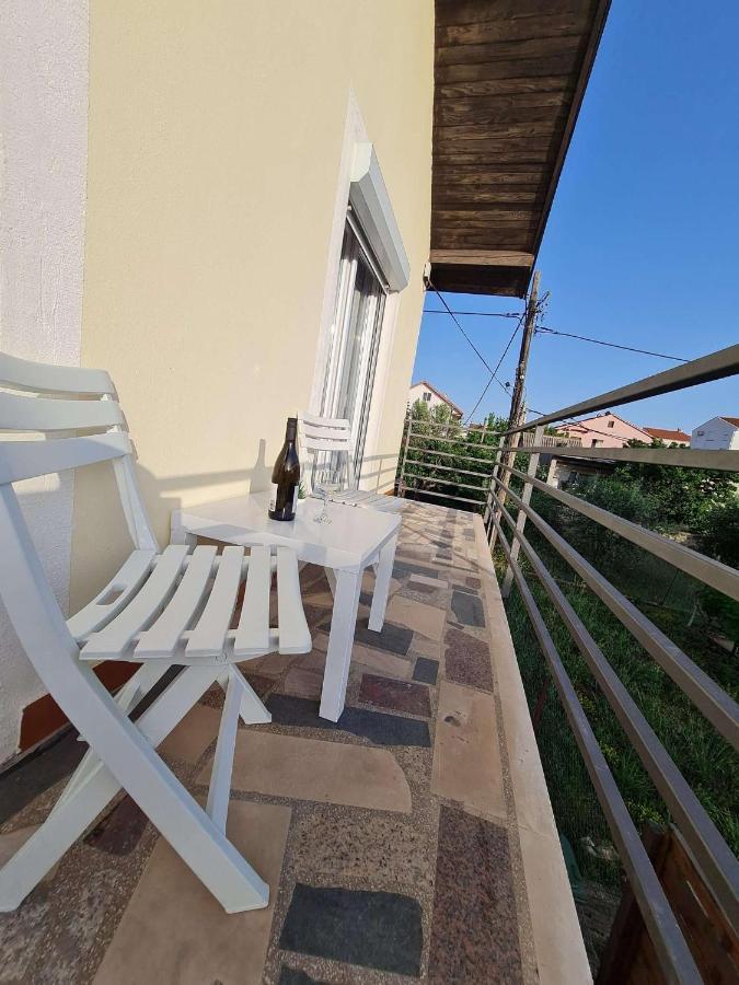 Apartmani Lovre I Zara Exterior foto