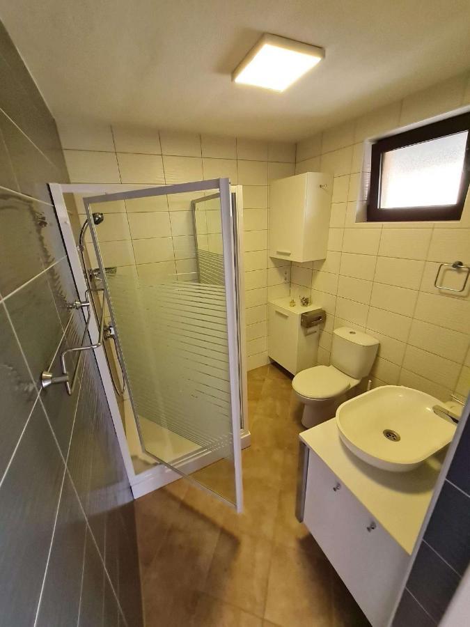 Apartmani Lovre I Zara Exterior foto