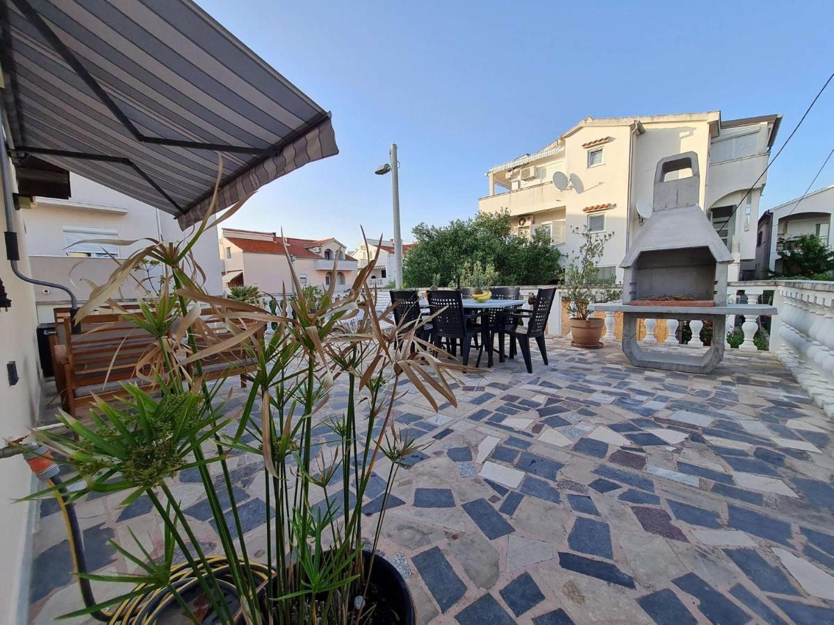 Apartmani Lovre I Zara Exterior foto
