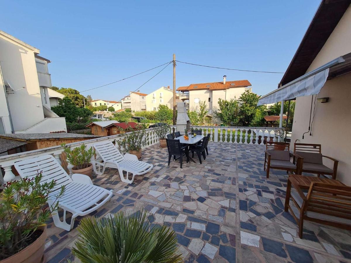 Apartmani Lovre I Zara Exterior foto