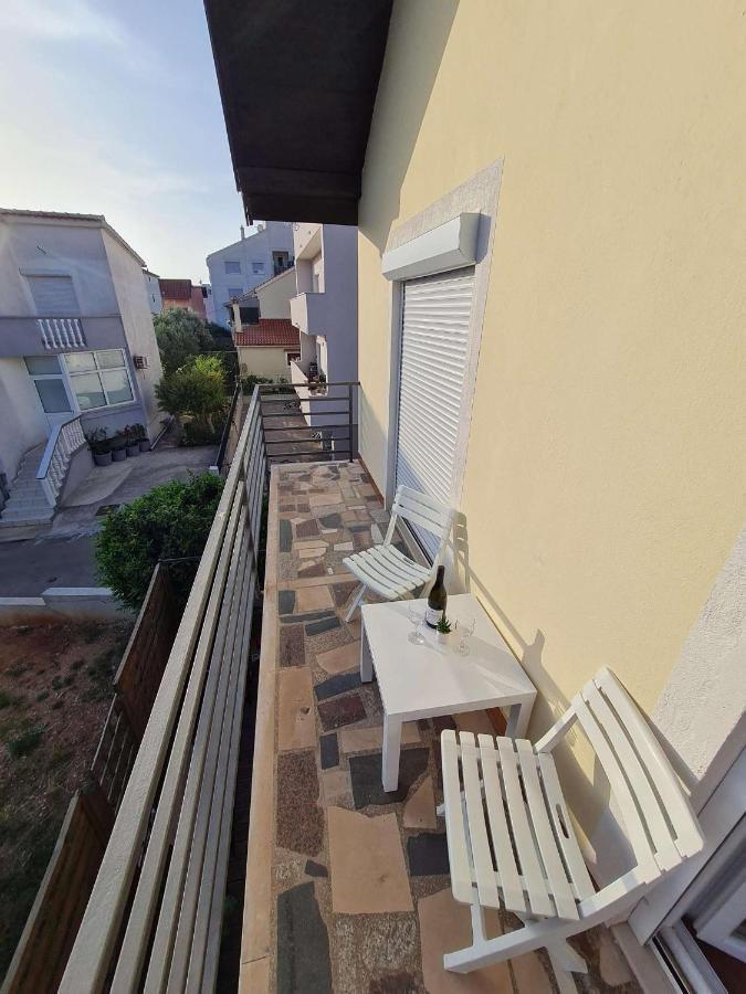 Apartmani Lovre I Zara Exterior foto