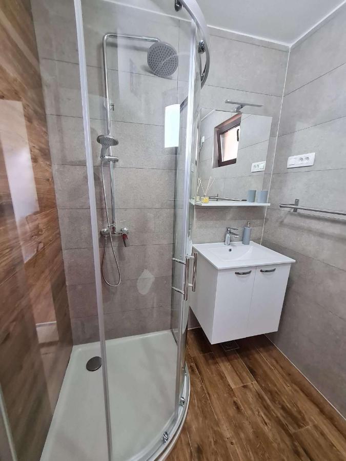 Apartmani Lovre I Zara Exterior foto