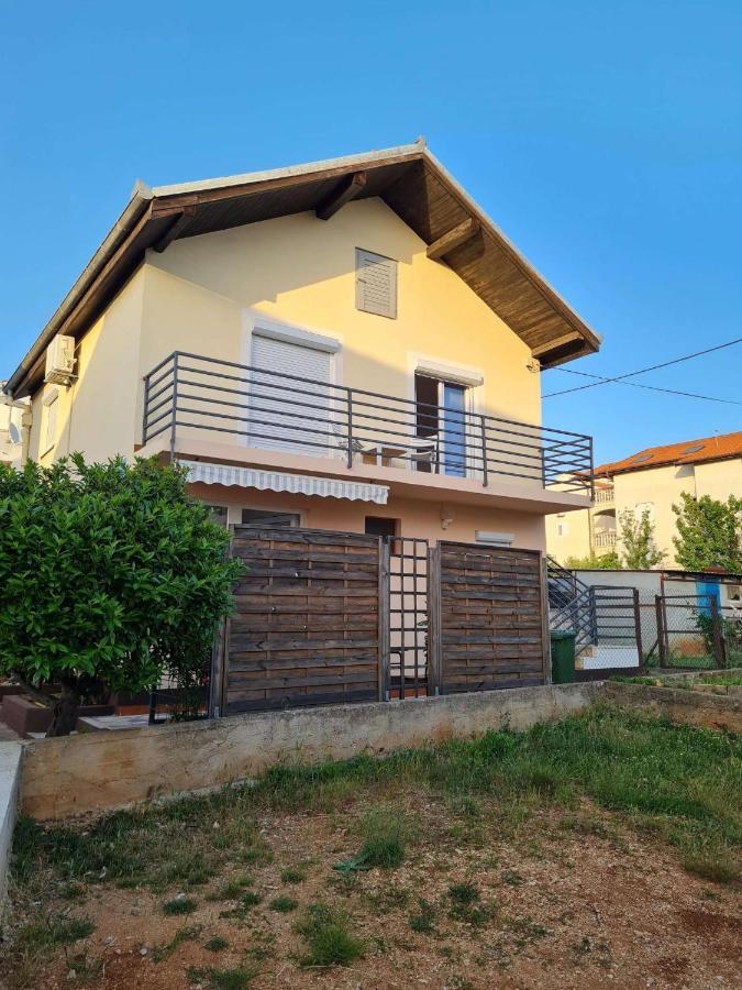 Apartmani Lovre I Zara Exterior foto