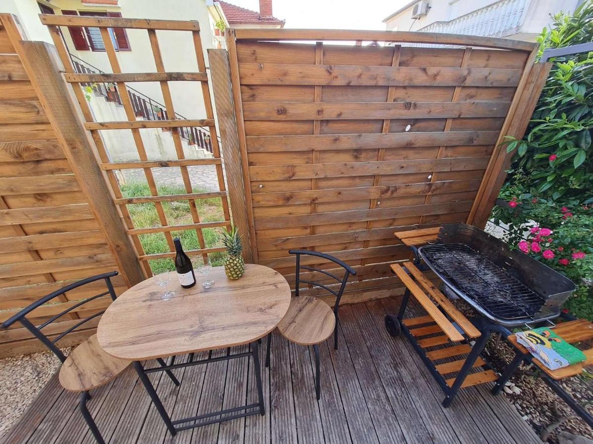 Apartmani Lovre I Zara Exterior foto