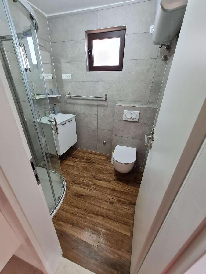 Apartmani Lovre I Zara Exterior foto