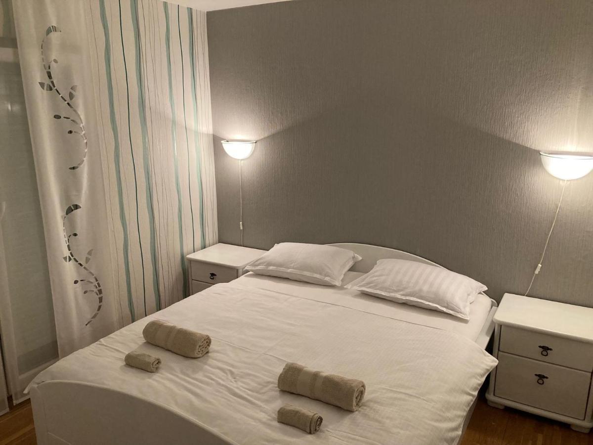 Apartmani Lovre I Zara Exterior foto