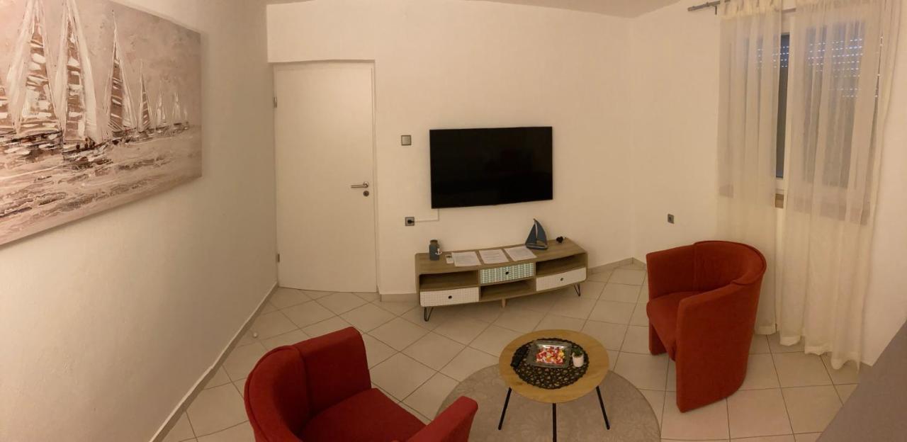 Apartmani Lovre I Zara Exterior foto