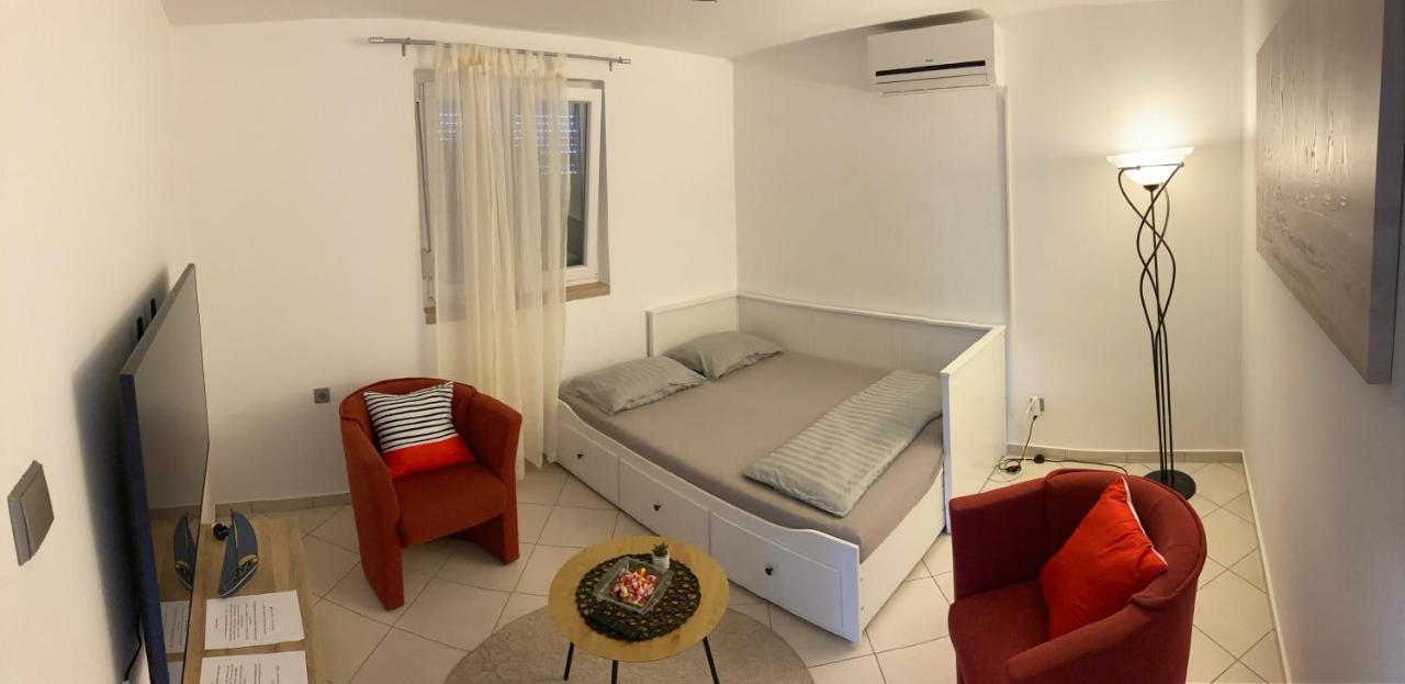 Apartmani Lovre I Zara Exterior foto