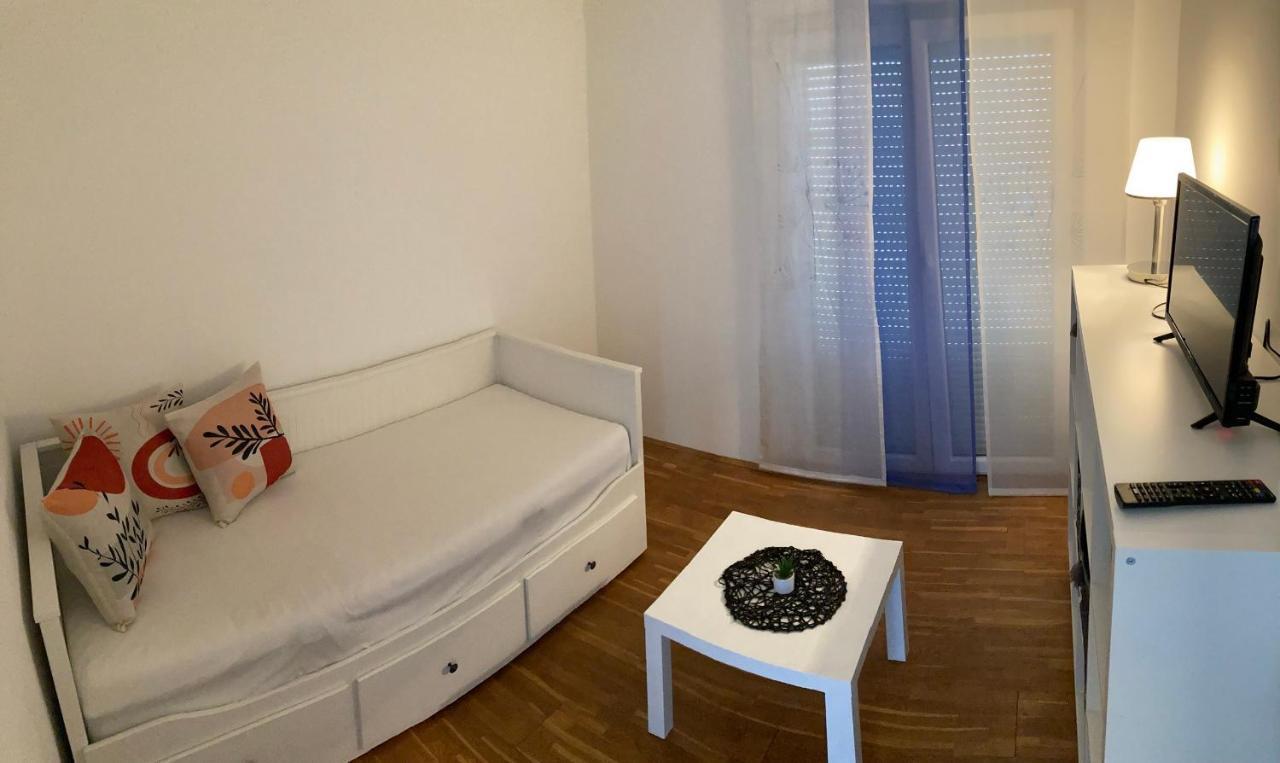 Apartmani Lovre I Zara Exterior foto