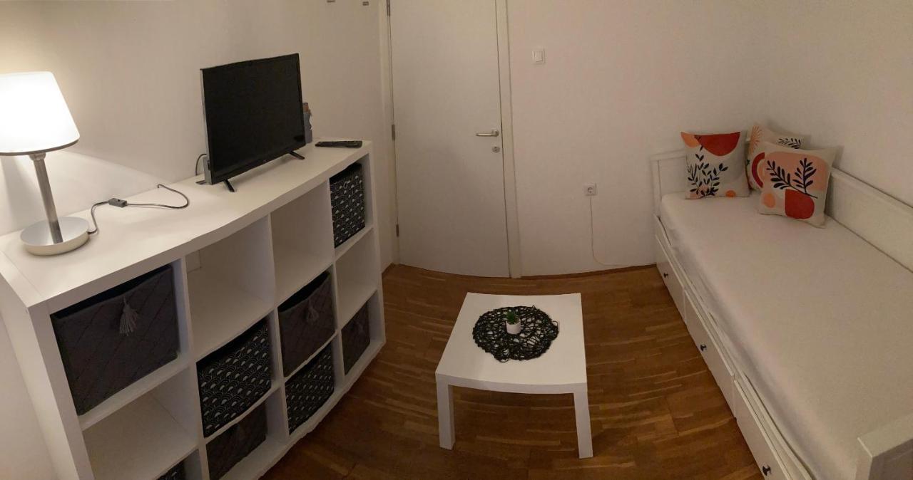 Apartmani Lovre I Zara Exterior foto